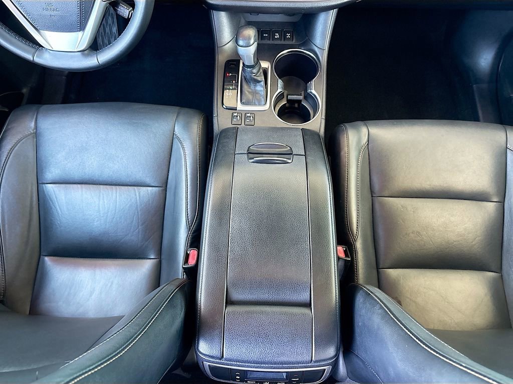 Used 2017 Toyota Highlander XLE AWD/4WD image 16