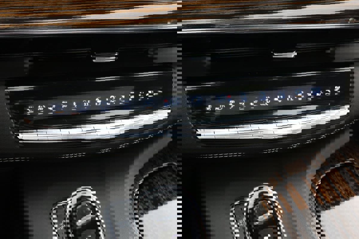 Used 2022 Cadillac Escalade Premium Luxury image 31