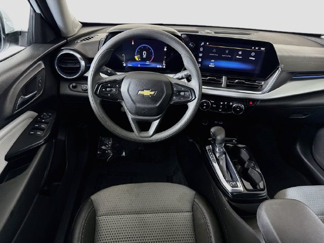 Used 2026 Chevrolet Trax LT FWD image 16