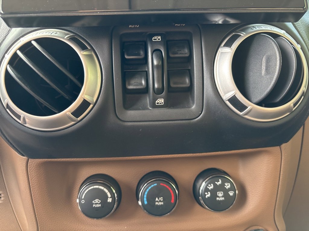 Used 2013 Jeep Wrangler Unlimited Sahara w/ Connectivity Group image 15