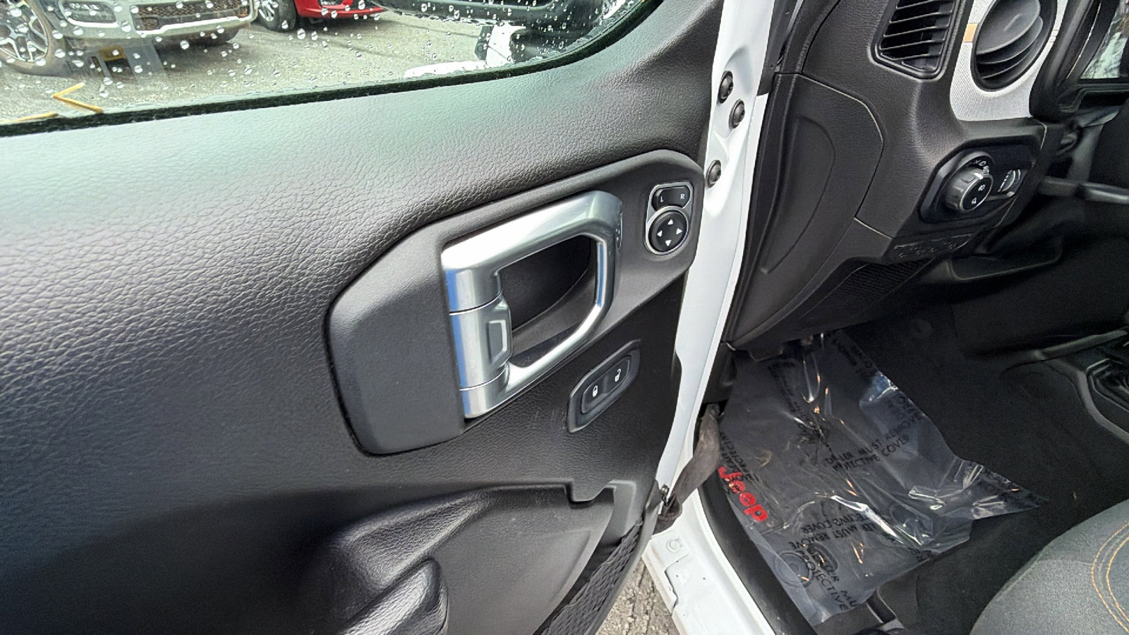 Used 2024 Jeep Gladiator Sport image 15