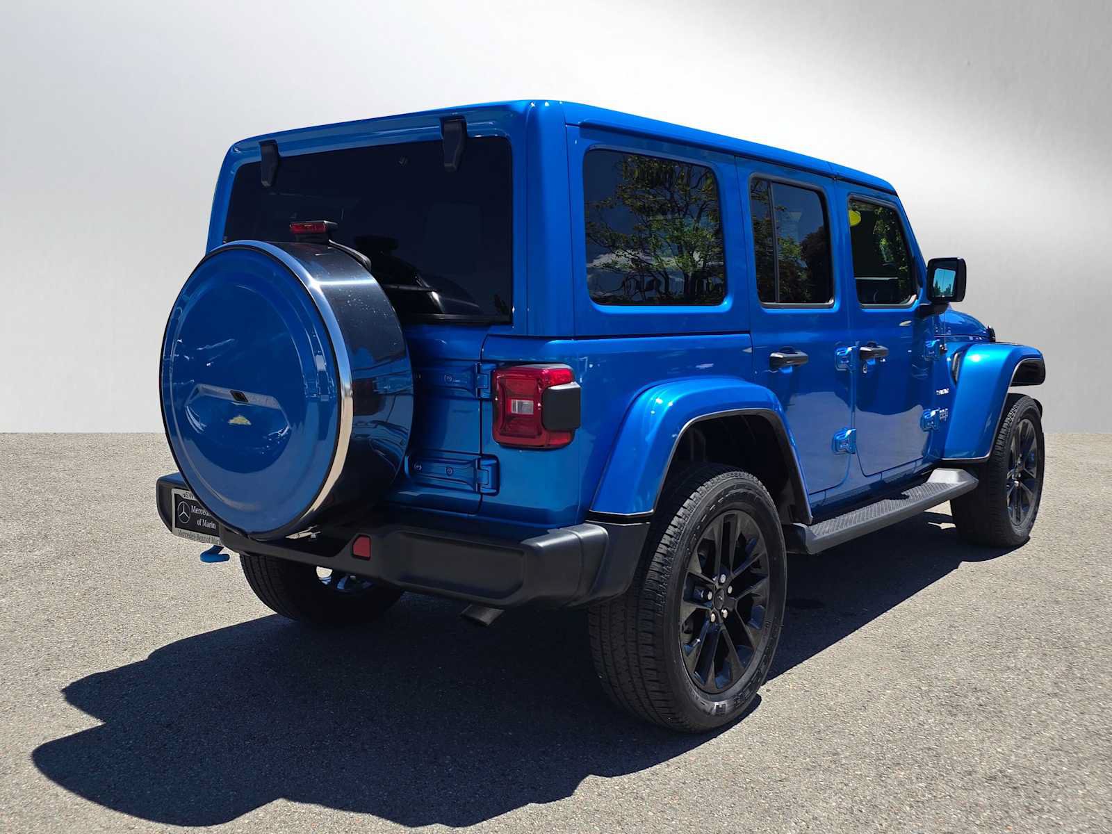 Used 2022 Jeep Wrangler Unlimited Sahara AWD/4WD image 3