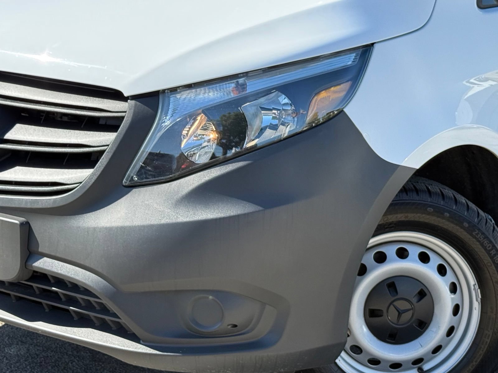 Used 2023 Mercedes-Benz Metris image 3