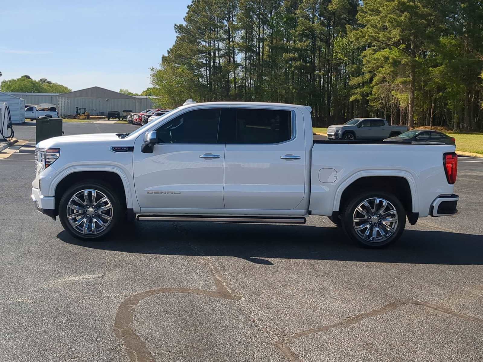 Used 2025 GMC Sierra 1500 Denali w/ Denali Reserve Package AWD/4WD image 5