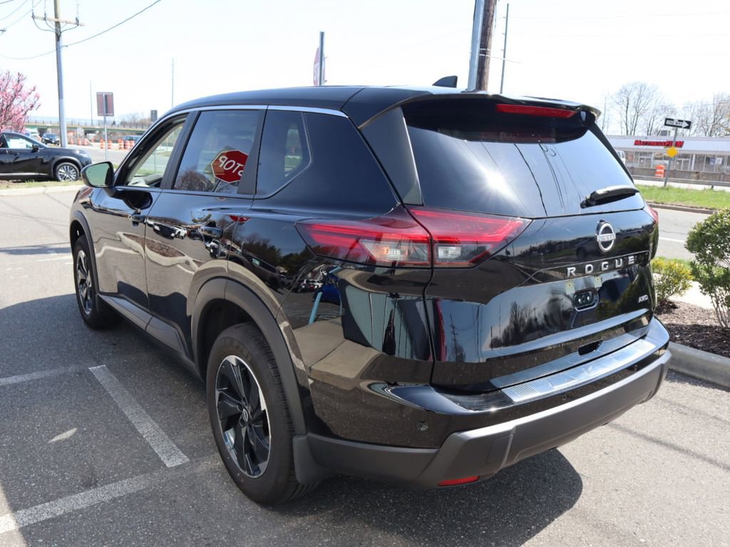 Certified 2025 Nissan Rogue SV image 7