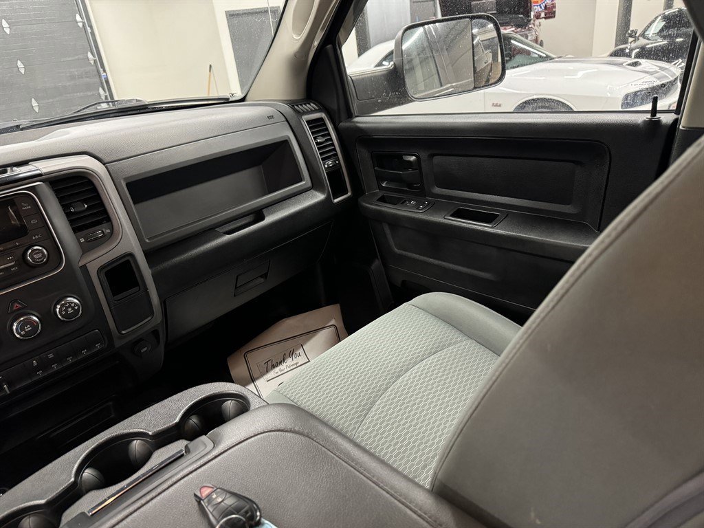 Used 2018 RAM 3500 Tradesman w/ Chrome Appearance Group image 32