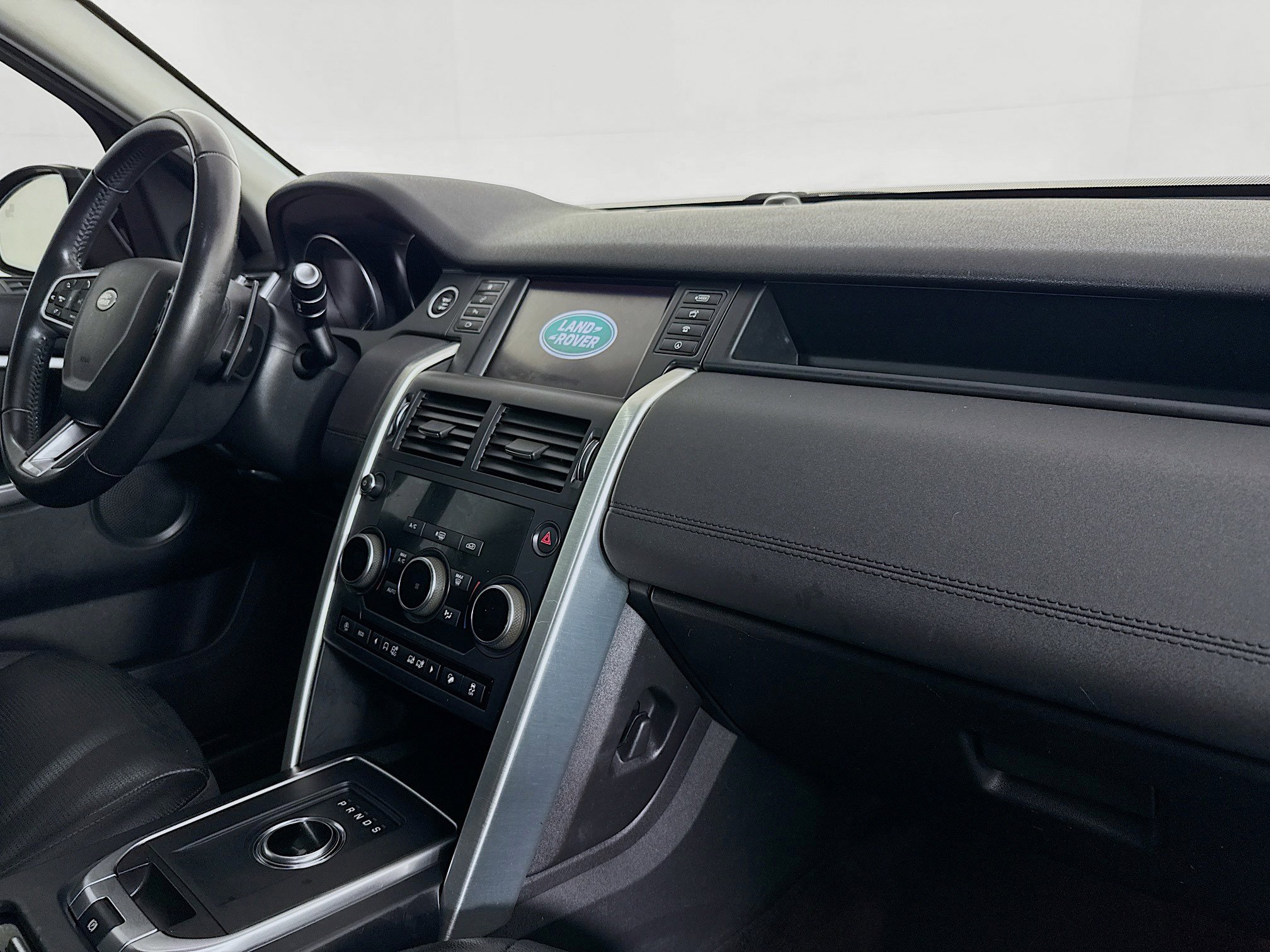 Used 2018 Land Rover Discovery Sport HSE image 29