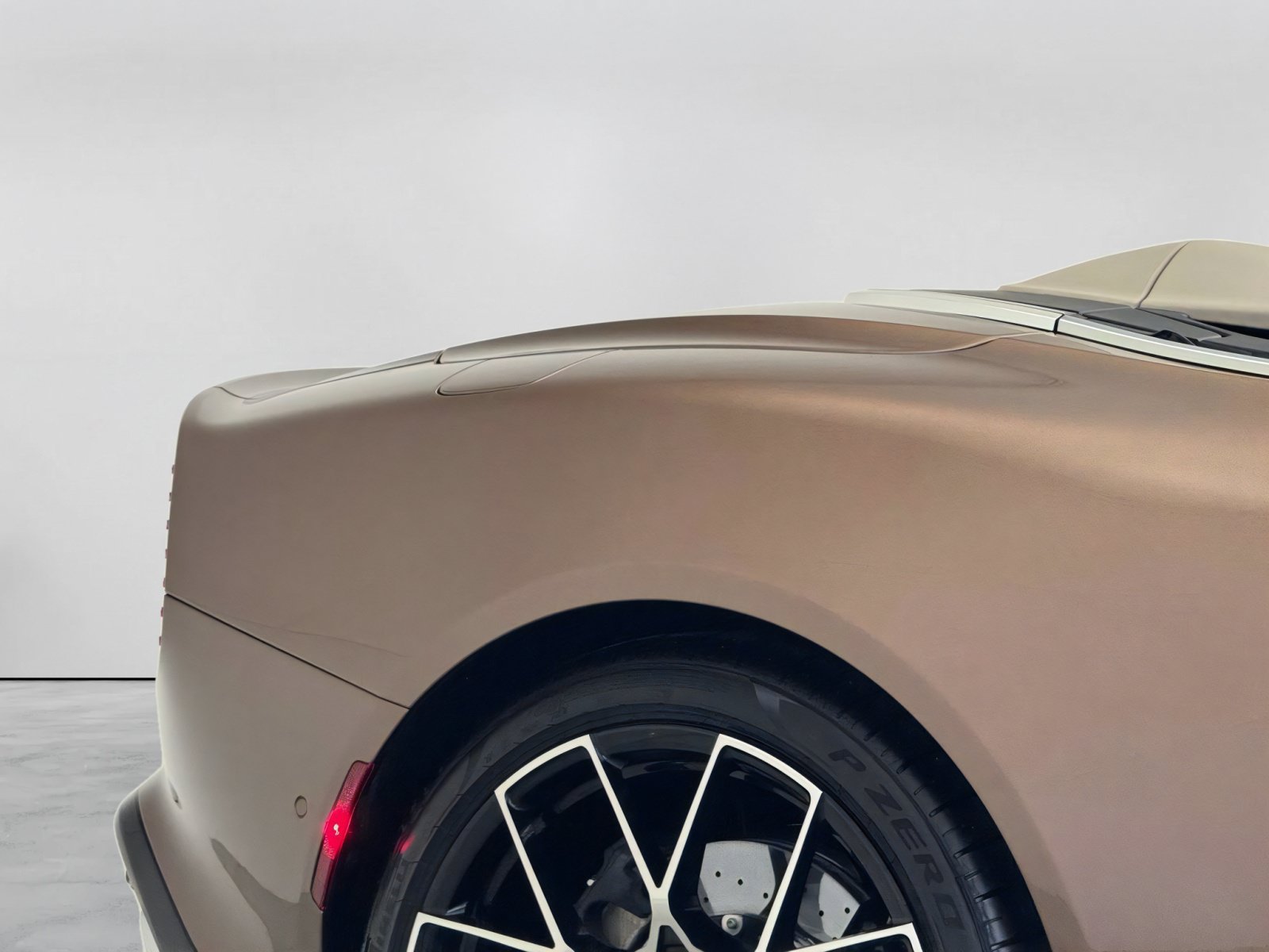 New 2026 Aston Martin Vanquish Convertible RWD image 30
