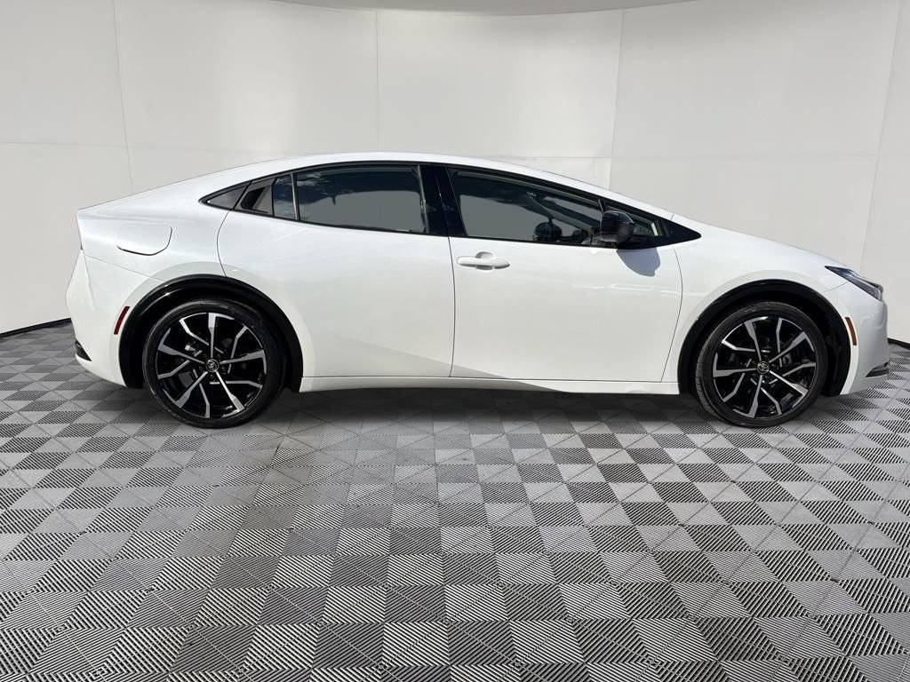 Used 2025 Toyota Prius Plug-In Hybrid FWD image 8