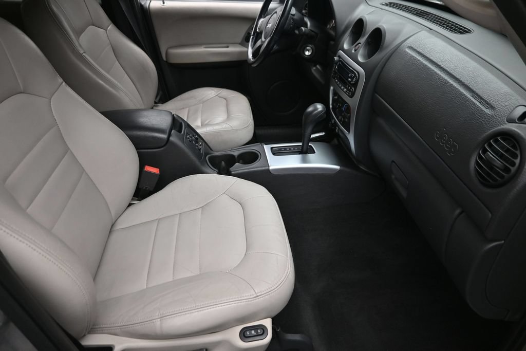 Used 2002 Jeep Liberty Limited AWD/4WD image 9