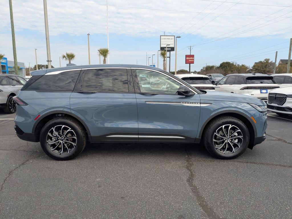 New 2026 Lincoln Nautilus Premier image 3