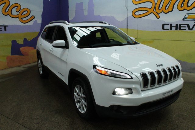 Used 2017 Jeep Cherokee Latitude w/ Comfort & Convenience Group image 4