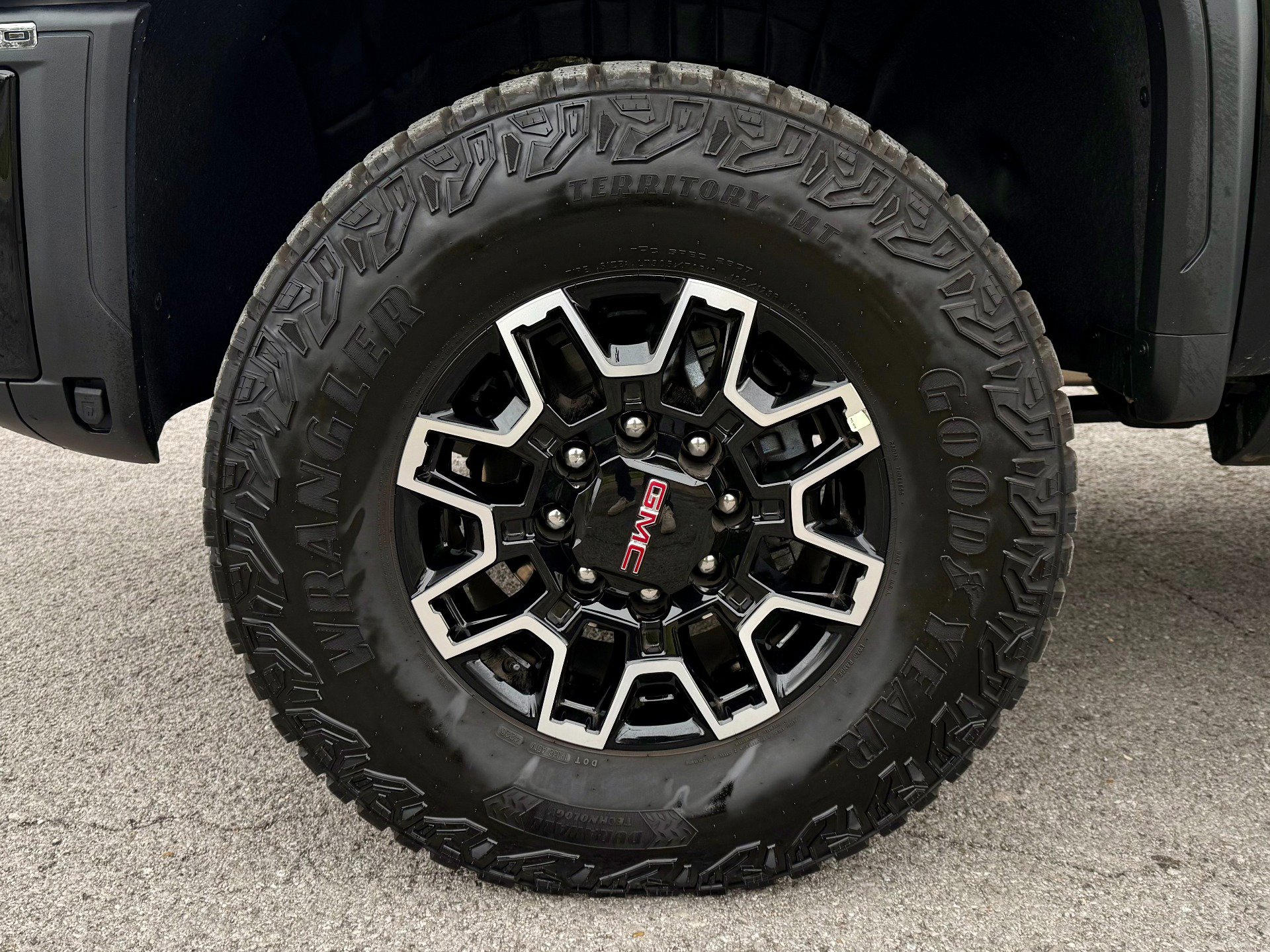 Used 2026 GMC Sierra 2500 AT4X image 24