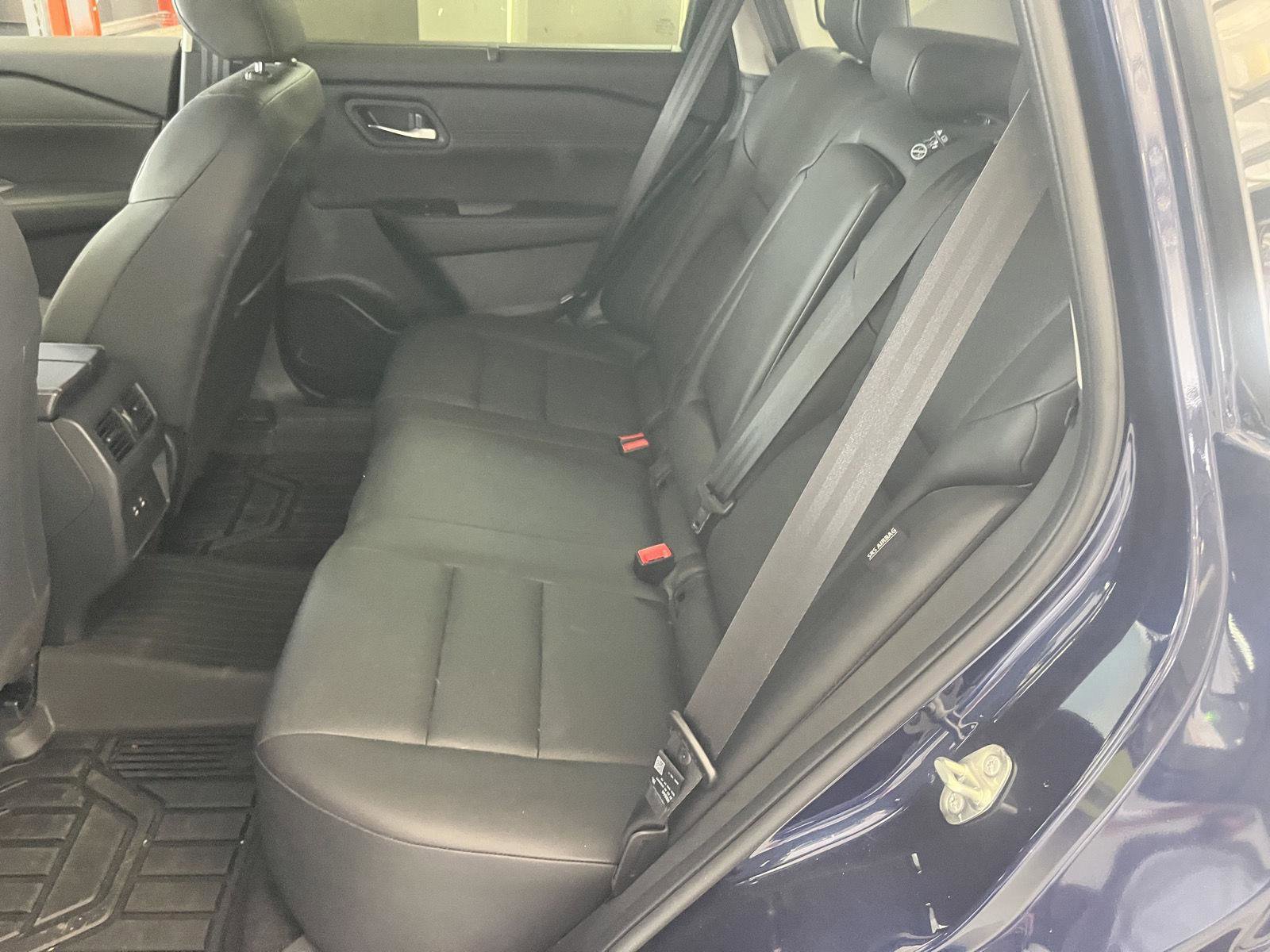 Used 2025 Nissan Rogue SV w/ SV Premium Package AWD/4WD image 13