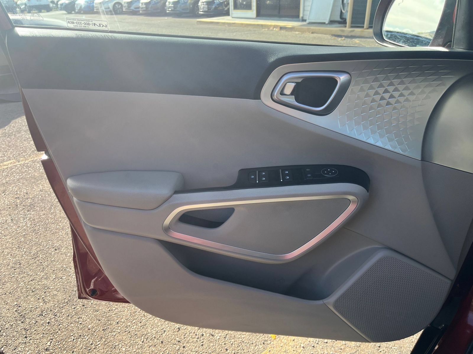 Used 2025 Kia Soul LX w/ LX Technology Package FWD image 18