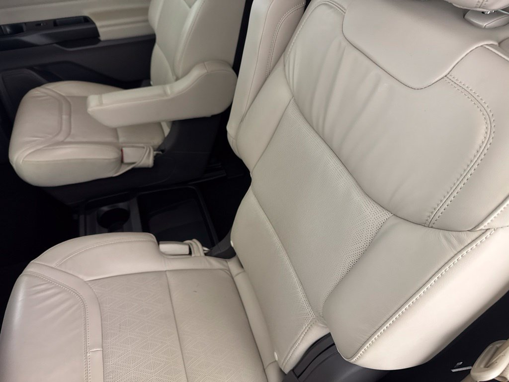 Used 2020 Ford Explorer Platinum w/ Premium Technology Package AWD/4WD image 27