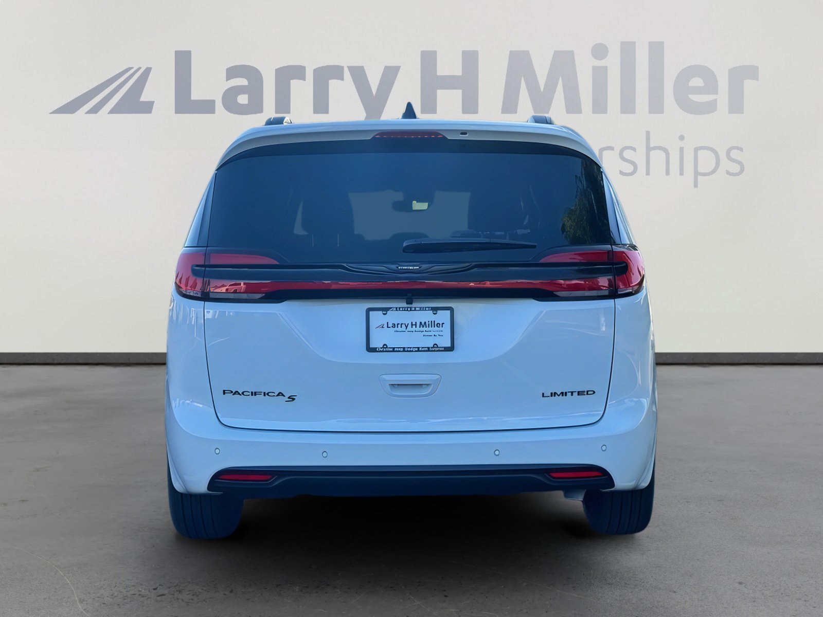 New 2026 Chrysler Pacifica Limited w/ S Appearance Package image 5