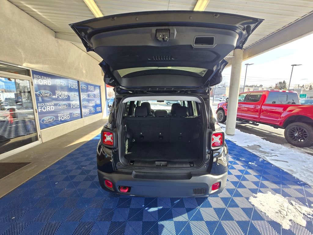 Used 2023 Jeep Renegade Trailhawk AWD/4WD image 7