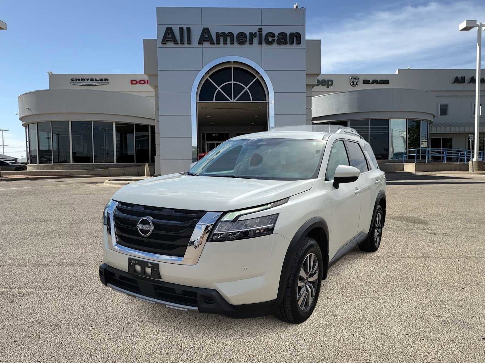 Used 2023 Nissan Pathfinder SL