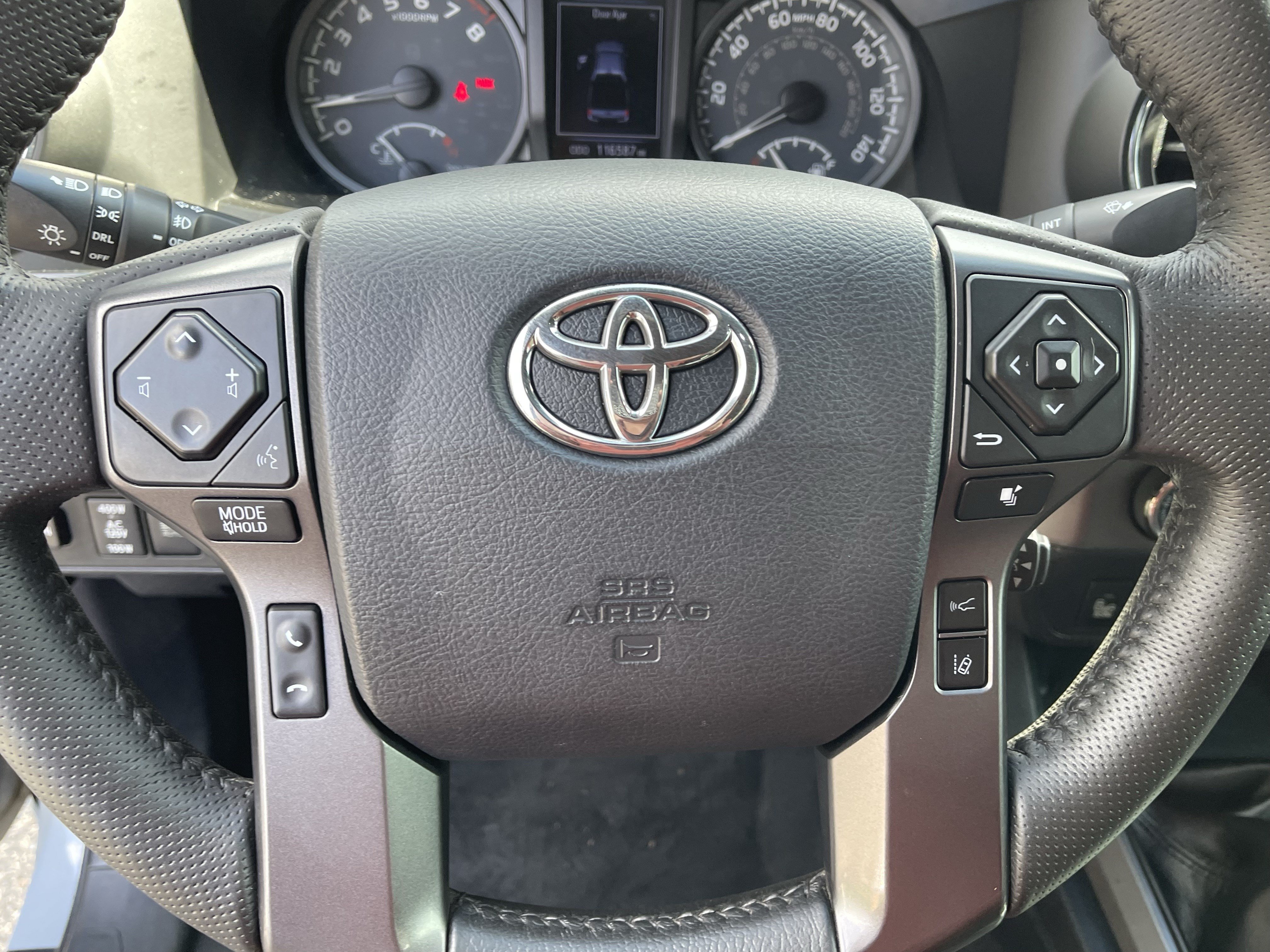 Certified 2018 Toyota Tacoma TRD Off-Road w/ Technology Package AWD/4WD image 17