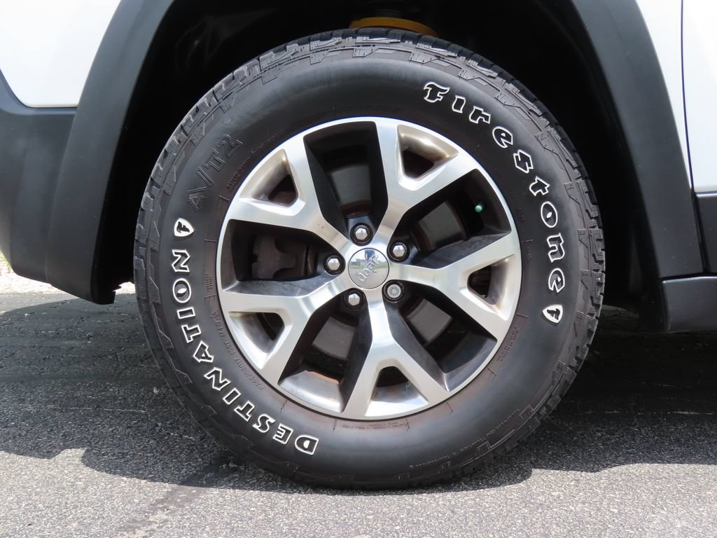 Used 2016 Jeep Cherokee Trailhawk w/ Comfort/Convenience Group AWD/4WD image 16