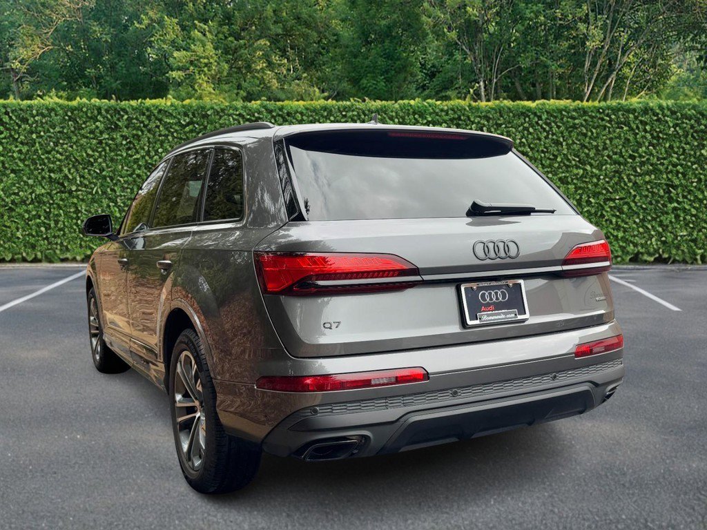 Used 2025 Audi Q7 2.0T Premium w/ Convenience Plus Package image 4