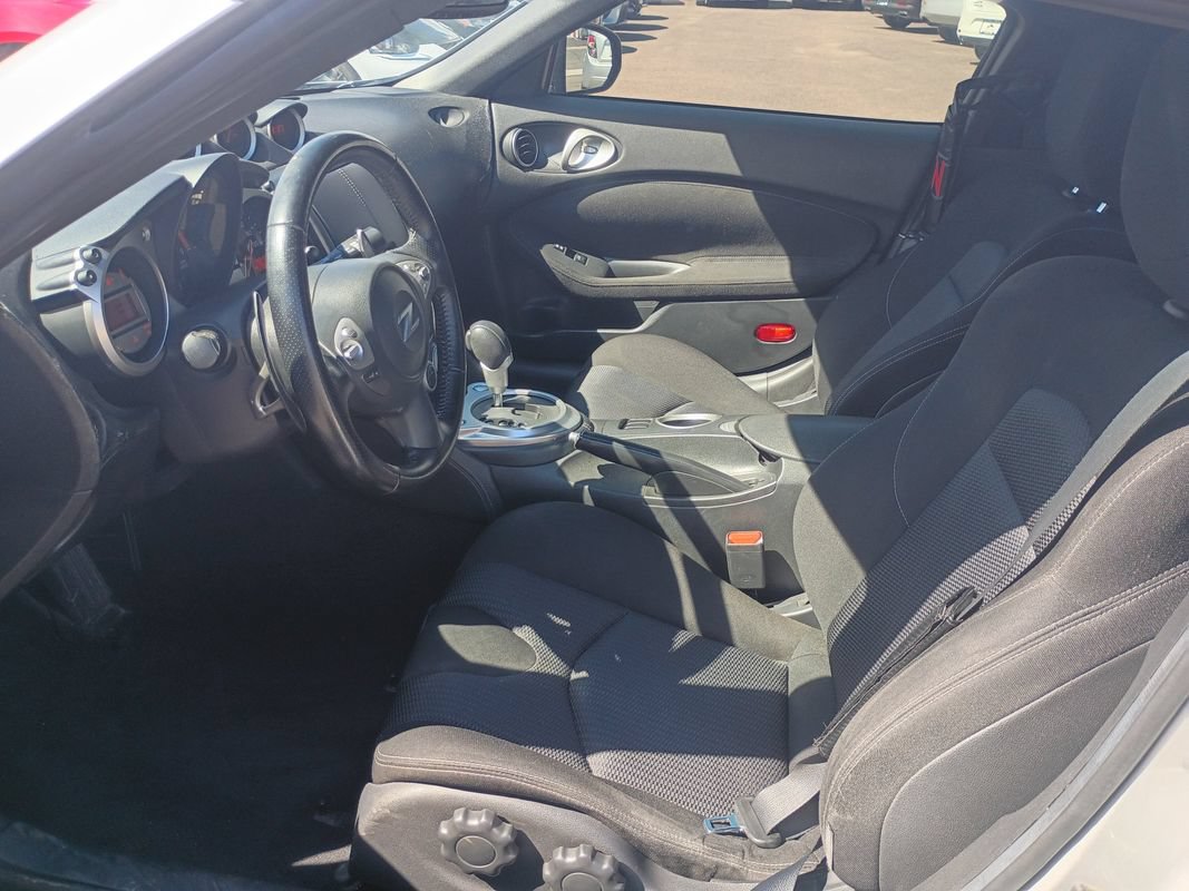 Used 2011 Nissan 370Z Coupe RWD image 9