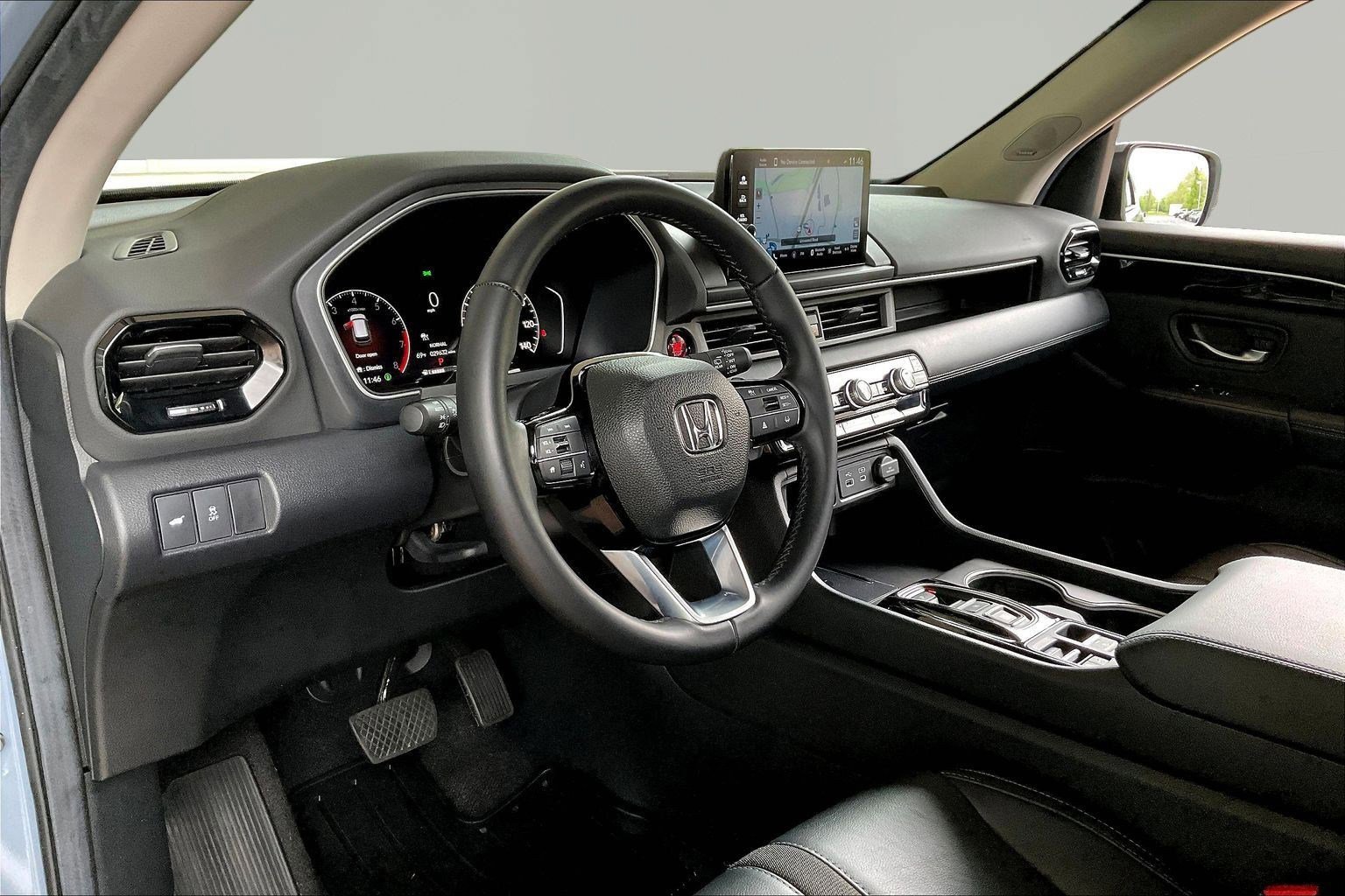 Used 2024 Honda Pilot Touring image 16