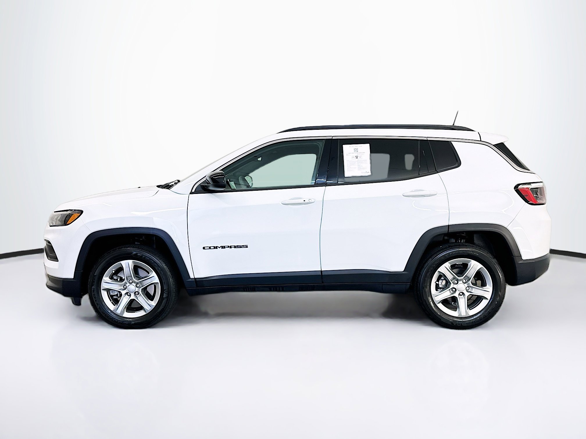 Used 2024 Jeep Compass Latitude w/ Convenience Group image 4