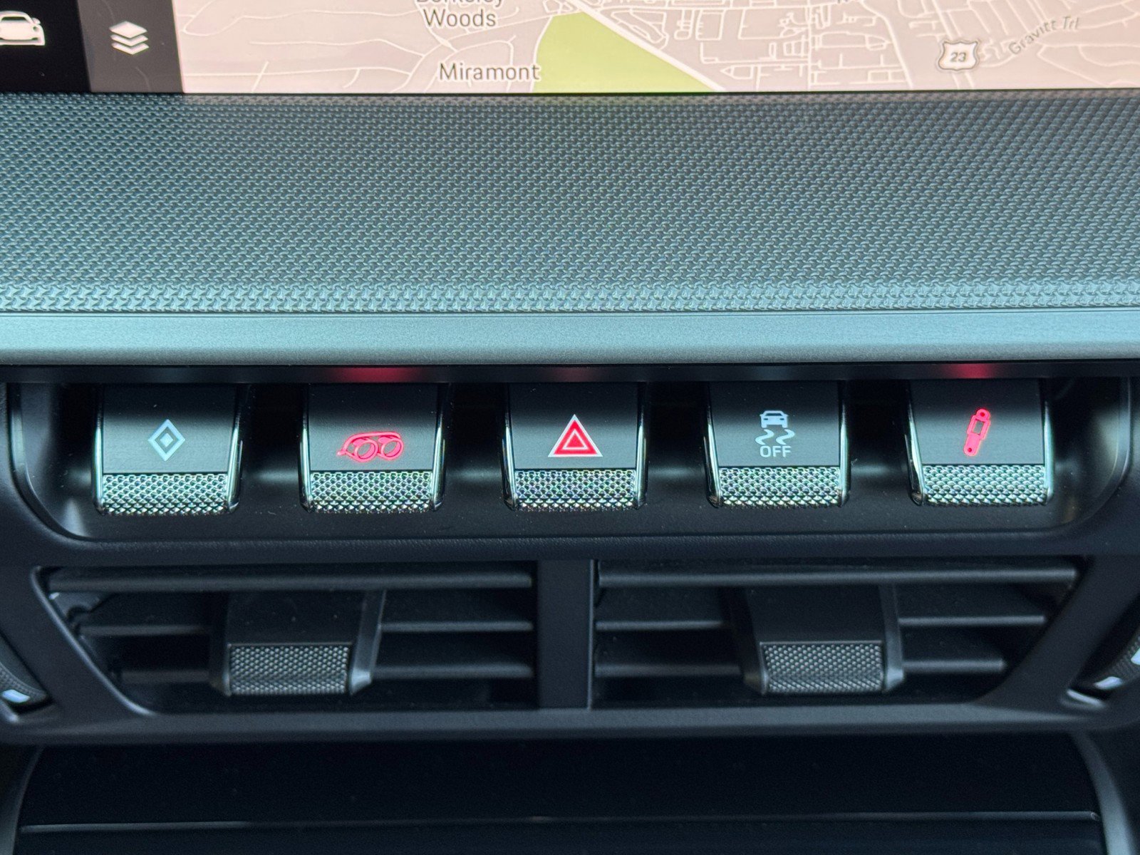 Used 2025 Porsche 911 Carrera w/ Premium Package RWD image 30