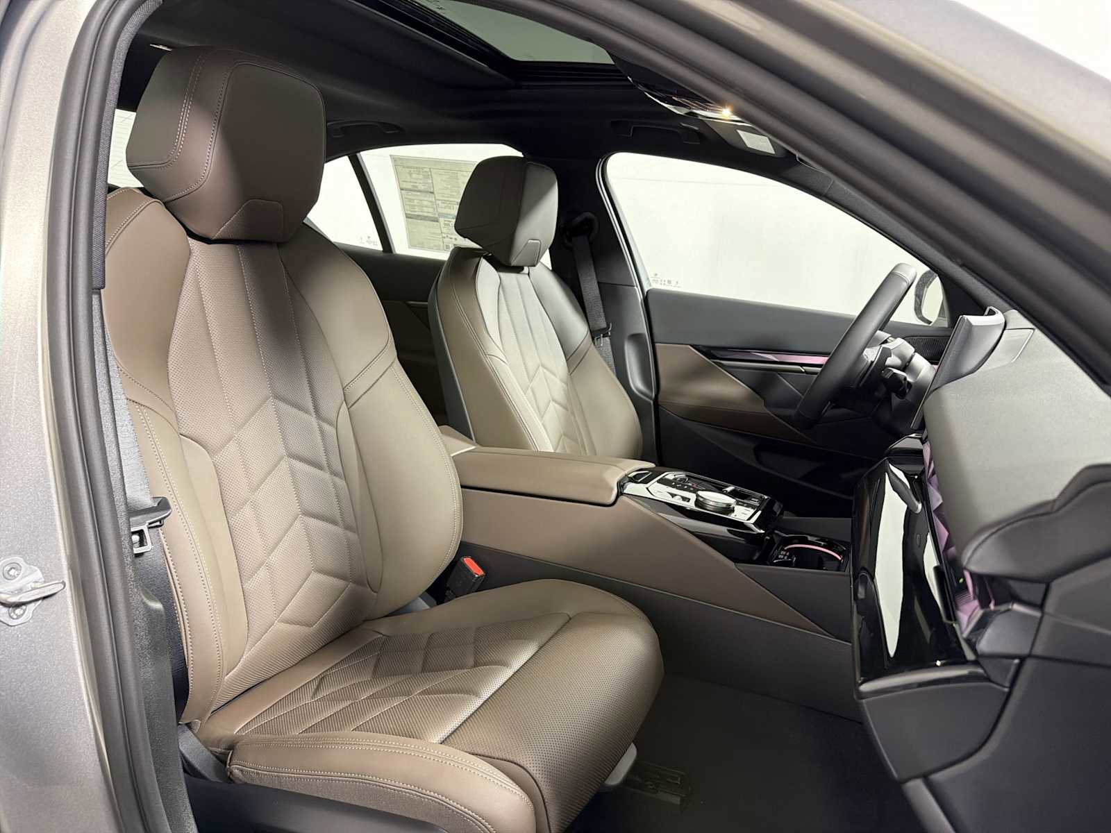 New 2026 BMW 530i xDrive w/ Convenience Package image 21