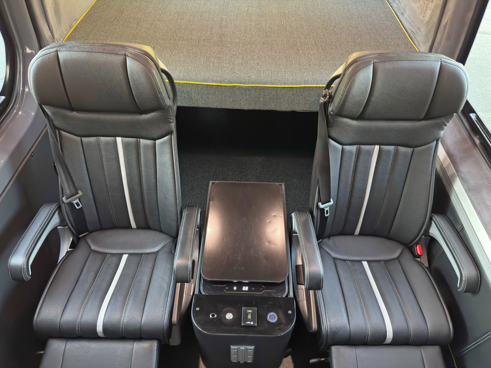 Used 2021 Mercedes-Benz Sprinter 2500 w/ Comfort Plus Package image 39