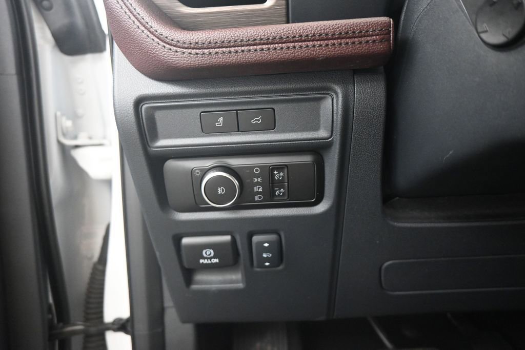 Used 2024 Ford Expedition Limited AWD/4WD image 13