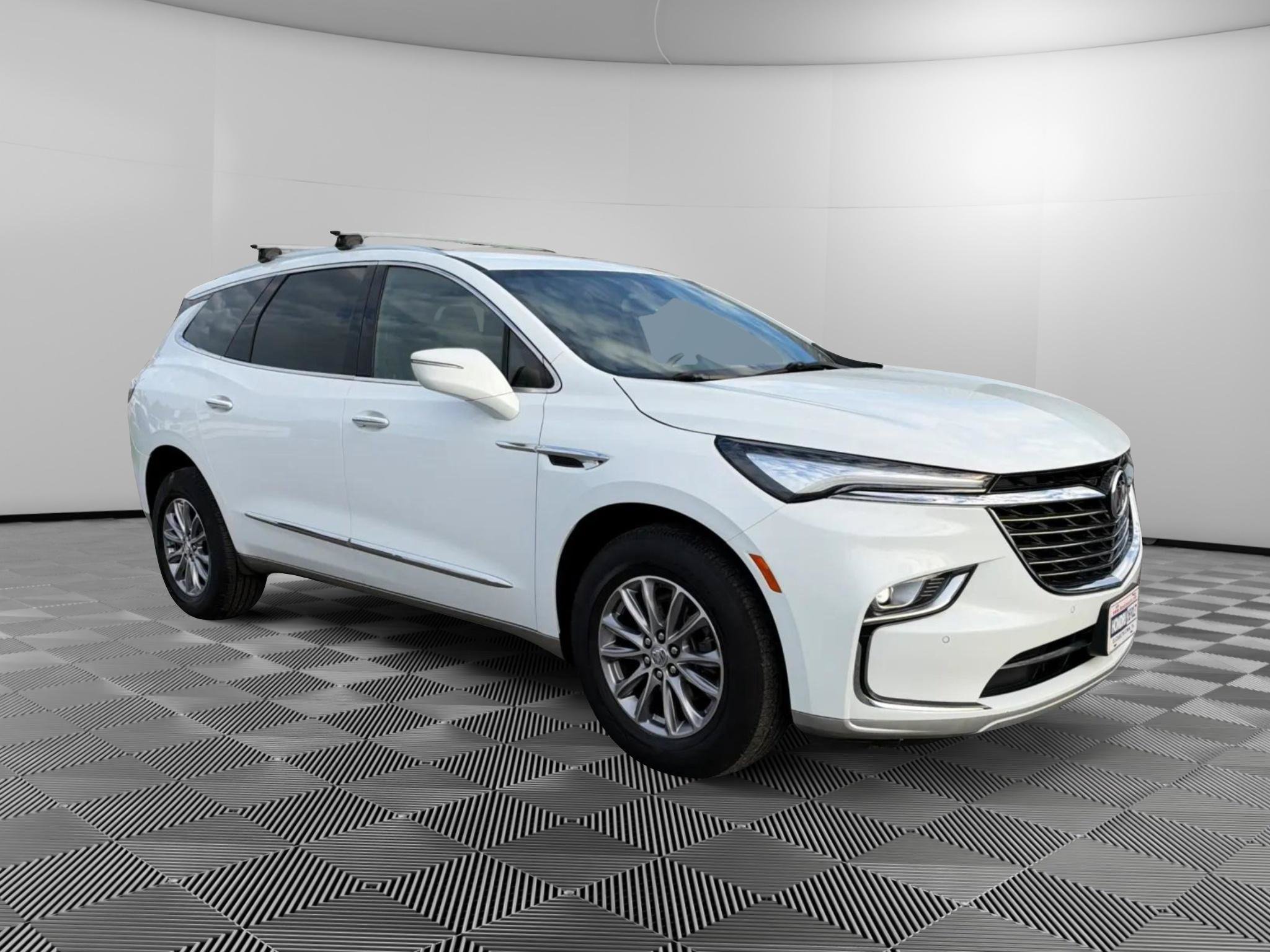 Used 2023 Buick Enclave Essence AWD/4WD image 2