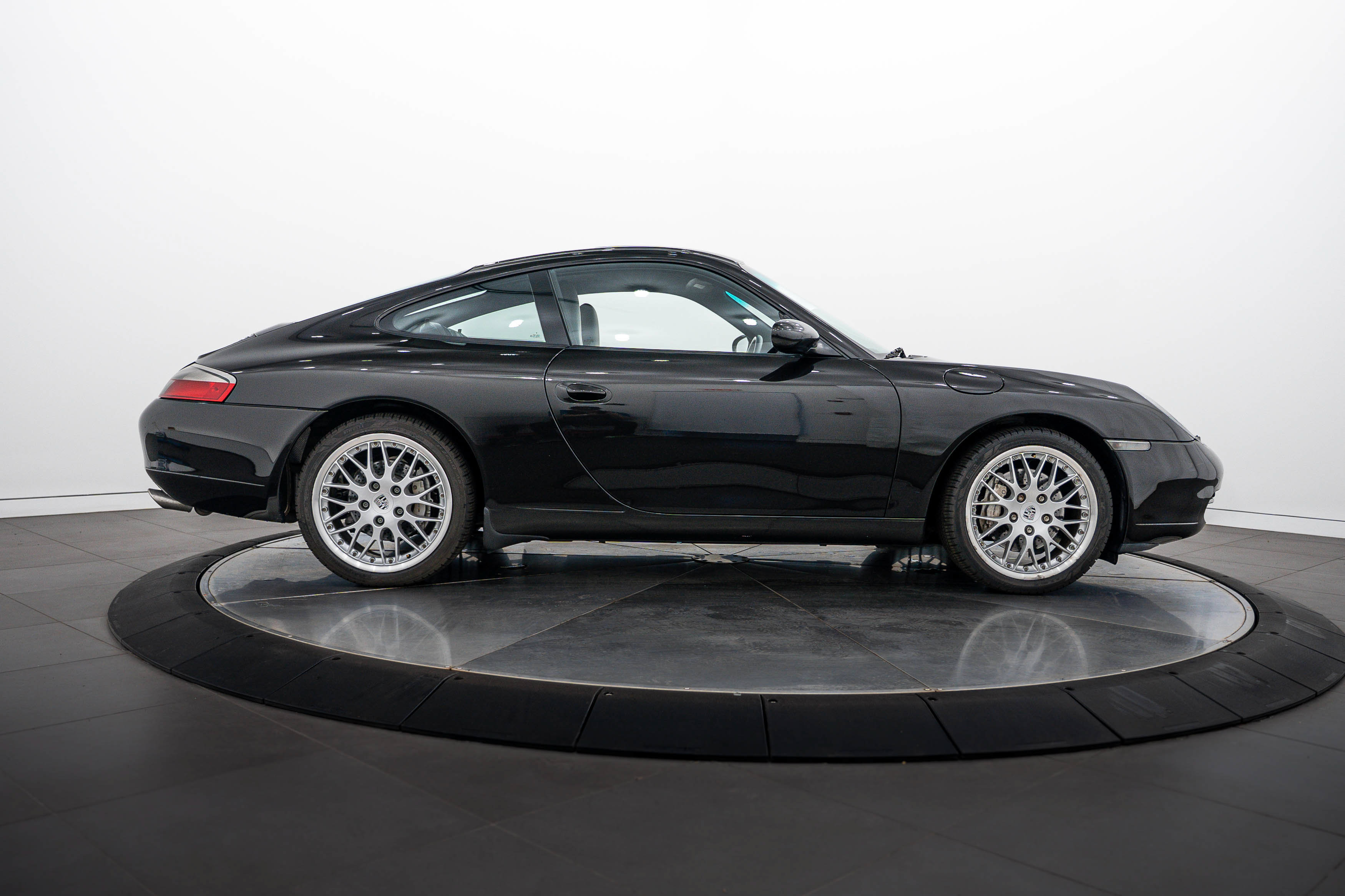 Used 2001 Porsche 911 Carrera 4 AWD/4WD image 8