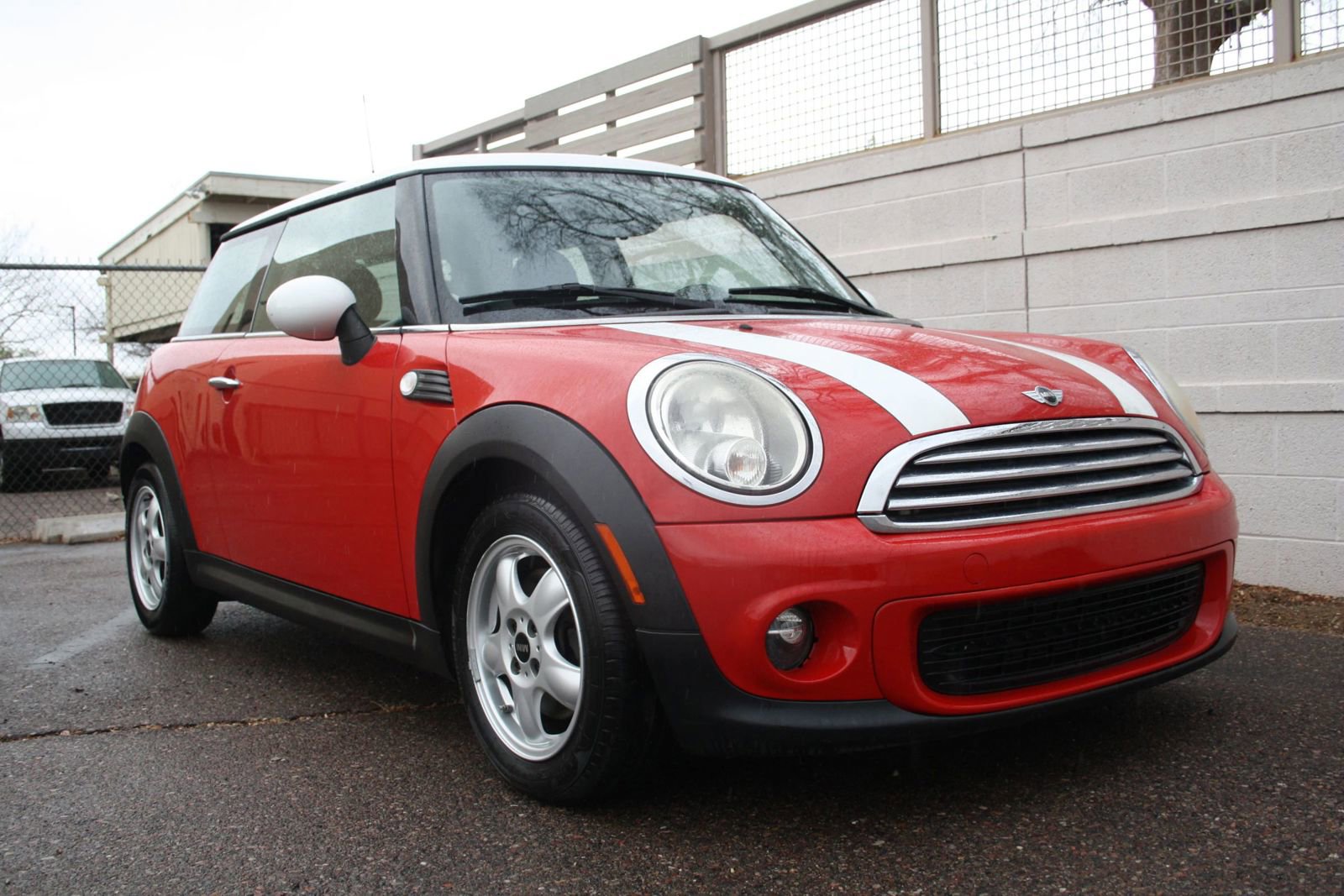 Used 2010 MINI Cooper Hardtop image 2