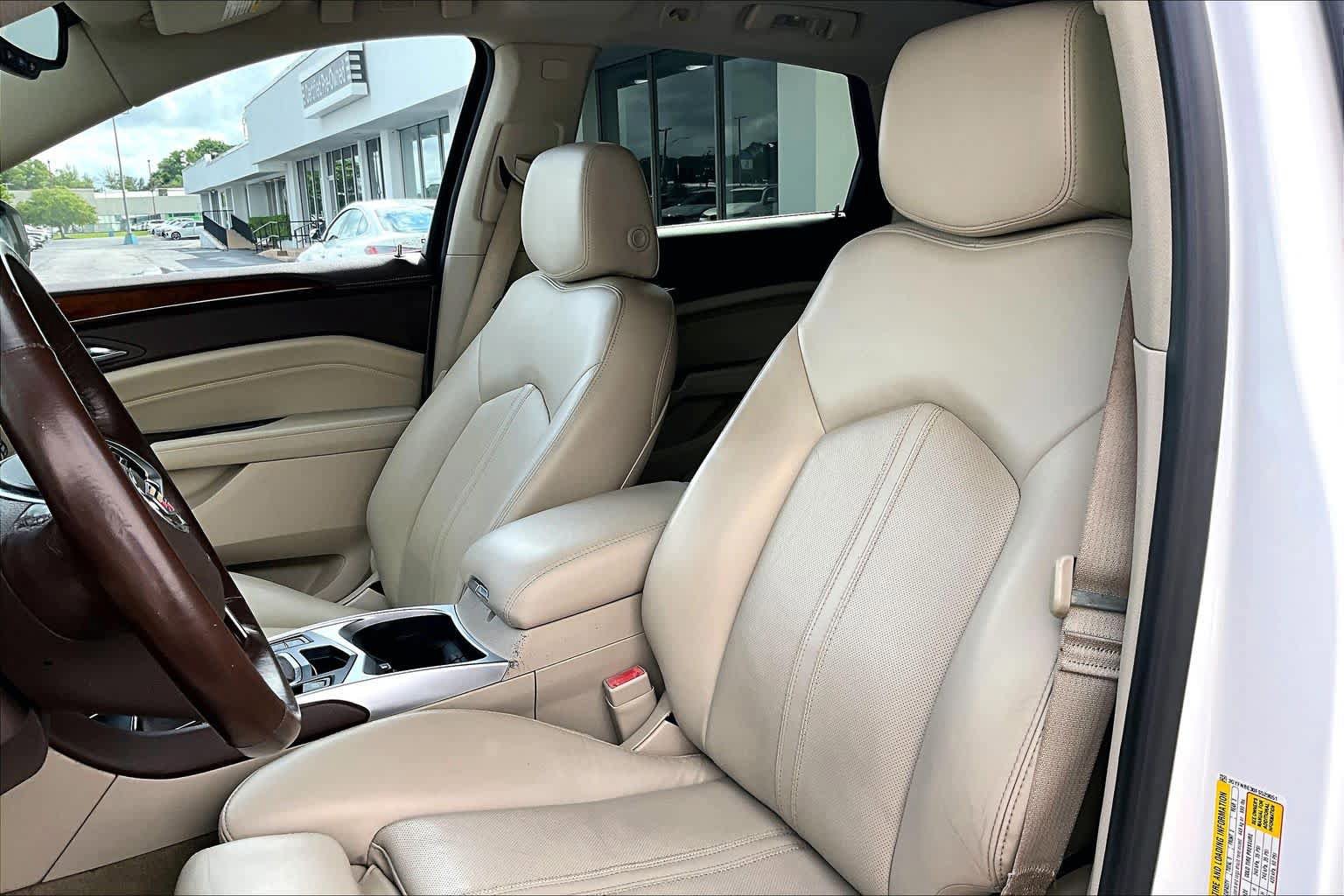 Used 2015 Cadillac SRX Luxury w/ Driver Awareness Package FWD image 7