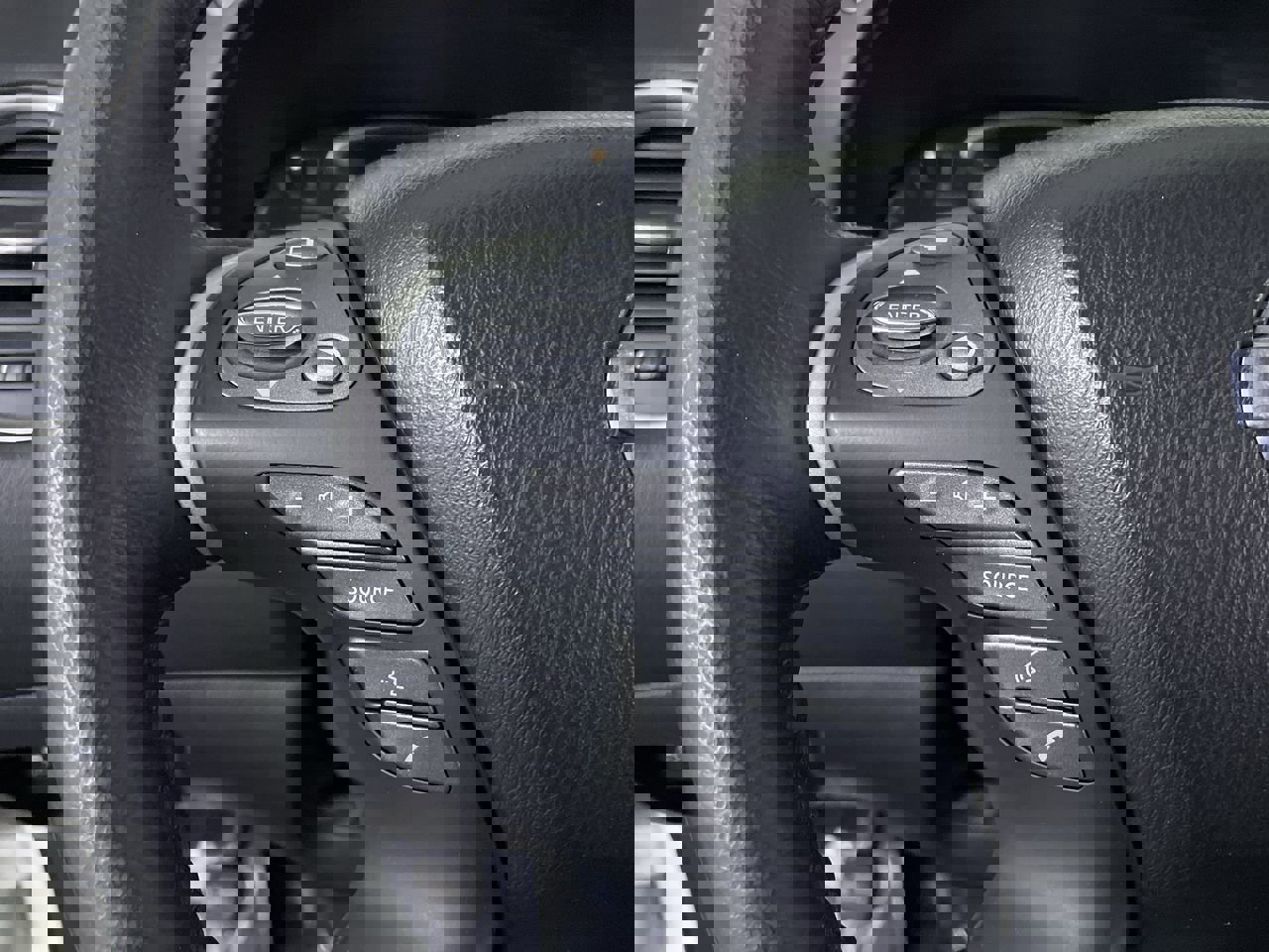 Used 2019 Nissan Pathfinder SV image 26