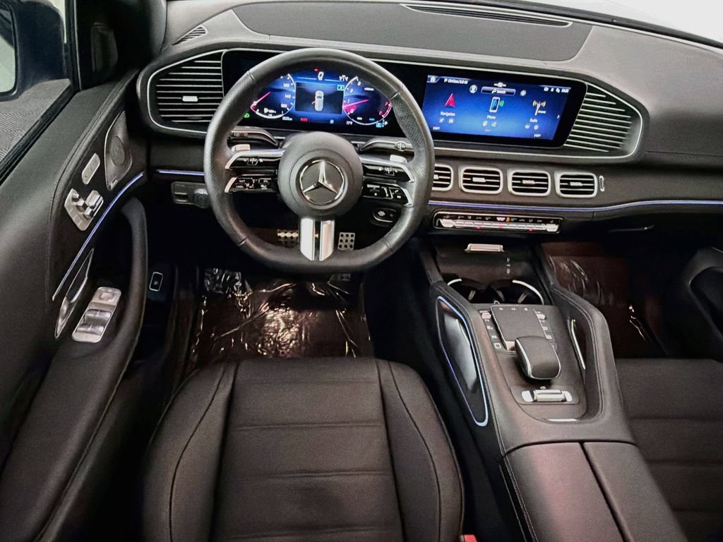 Used 2025 Mercedes-Benz GLS 580 4MATIC image 24