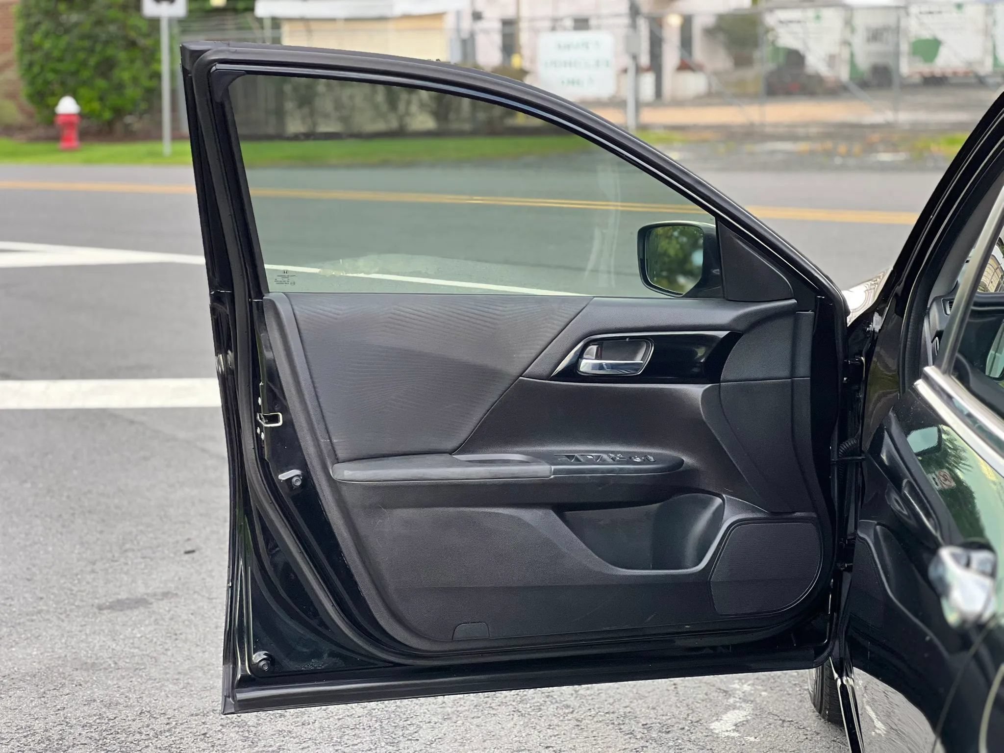 Used 2016 Honda Accord LX image 32