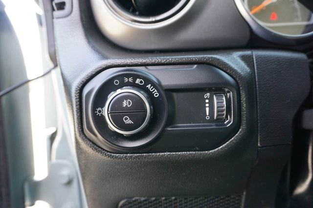 Used 2023 Jeep Gladiator Willys image 13