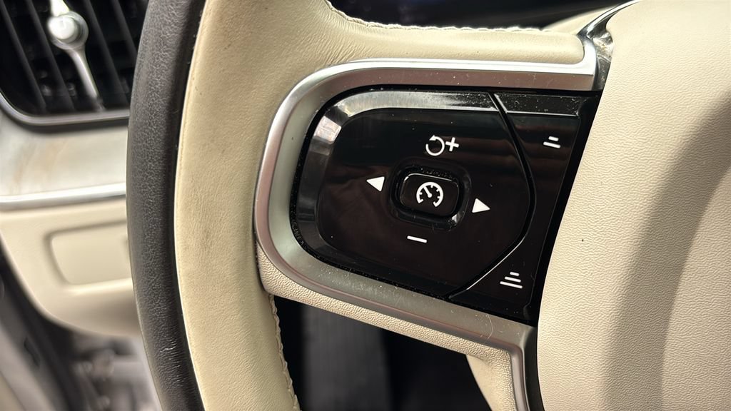 Certified 2024 Volvo XC60 B5 Plus w/ Climate Package AWD/4WD image 16