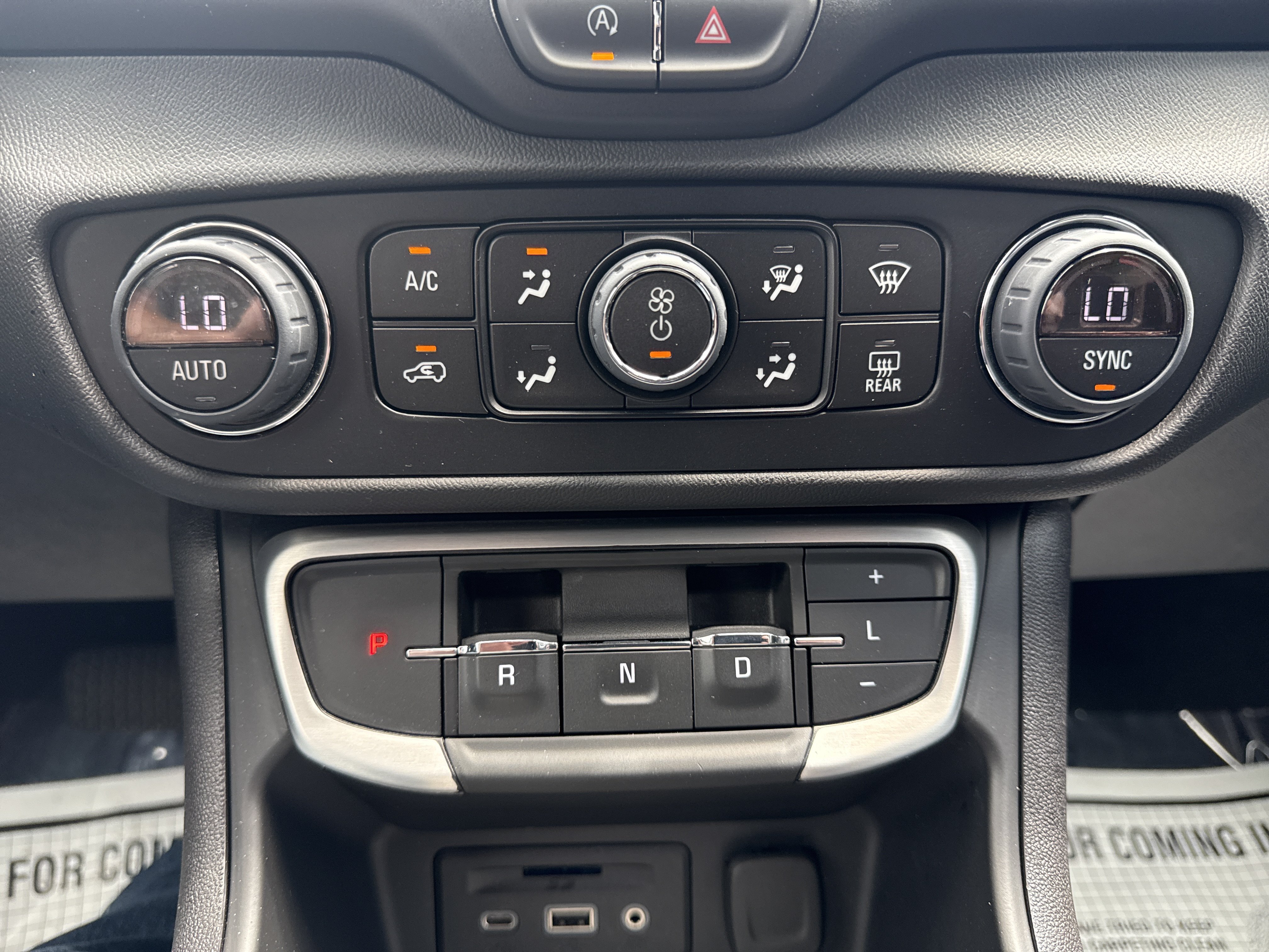Used 2024 GMC Terrain SLT FWD image 30