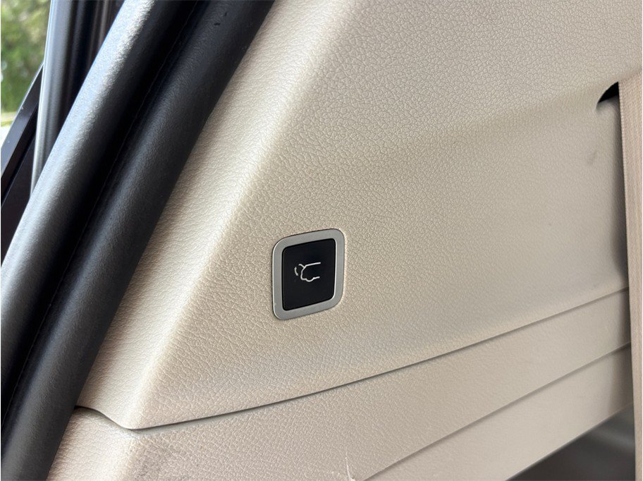 Used 2018 Chrysler Pacifica Touring-L FWD image 41