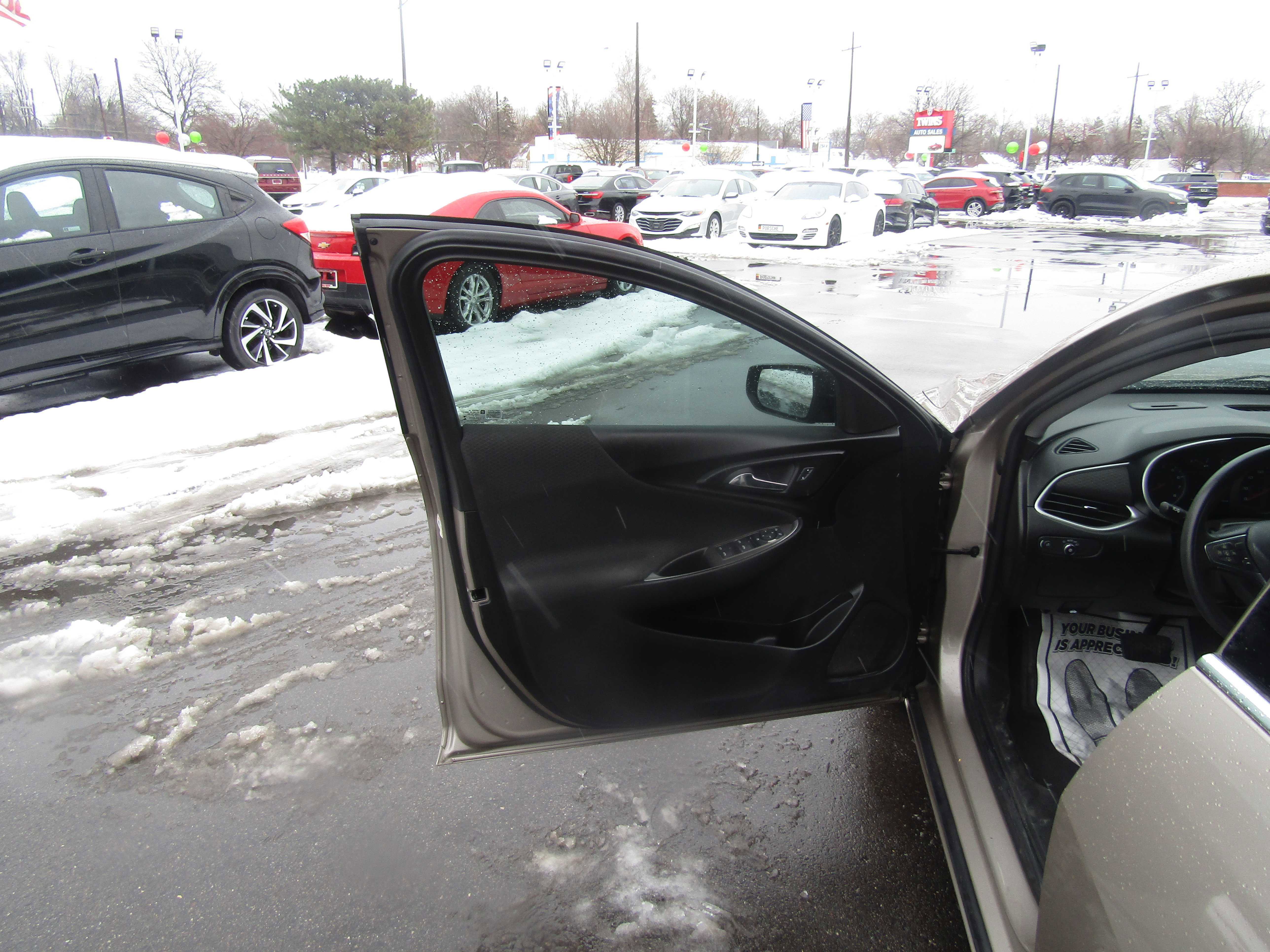 Used 2023 Chevrolet Malibu LS image 7