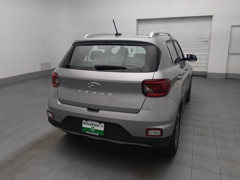 Used 2024 Hyundai Venue SEL FWD image 7