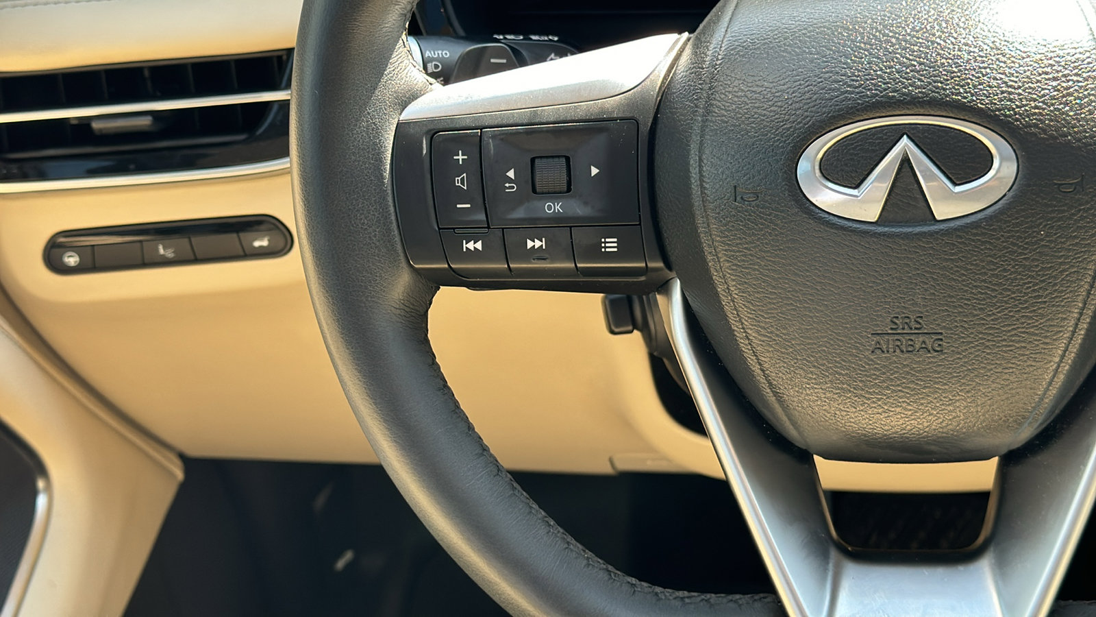 Used 2025 INFINITI QX60 Luxe w/ Vision Package image 32