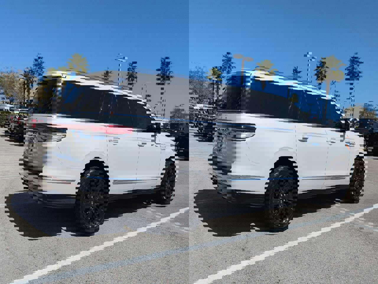 Certified 2023 Lincoln Navigator L Reserve image 4