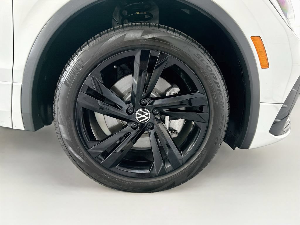 Used 2024 Volkswagen Tiguan SE R-Line FWD image 30