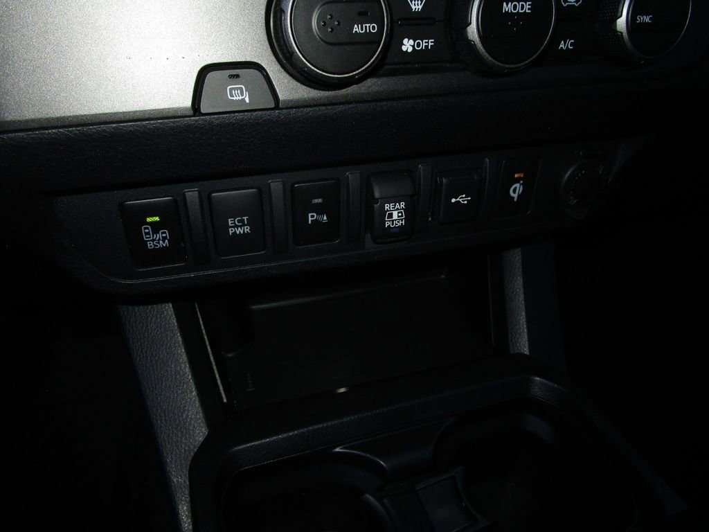 Used 2022 Toyota Tacoma TRD Off-Road image 36